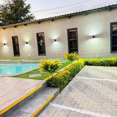 Signature Boutique Guesthouse Maun Exterior photo